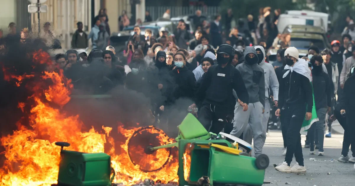Crise em escolas francesas leva a 2.000 detenções e deixa 65 educadores feridos