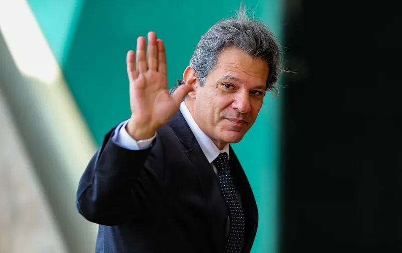 Haddad diz que Tarcísio deve deixar São Paulo durante comício em Guarulhos
