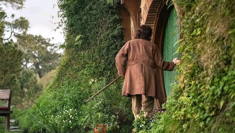 Warner divulga primeiras imagens de Frodo em filme sobre Gollum