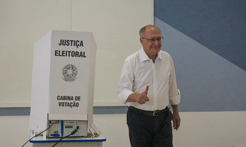 Alckmin vota em escola na zona oeste de São Paulo