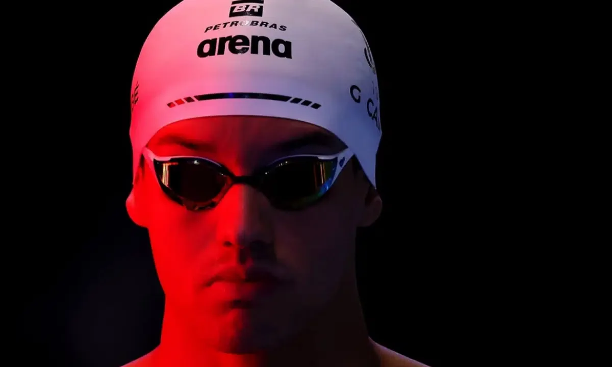 Caribé bate recorde de Cielo e faz melhor tempo do mundo nos 50m livre