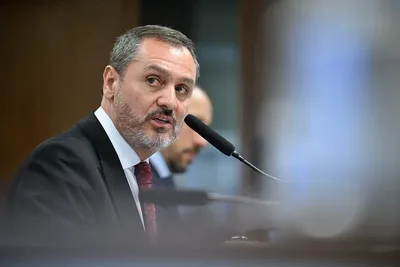 Diretor da PF prepara resposta ao STF em meio à crise na corporação