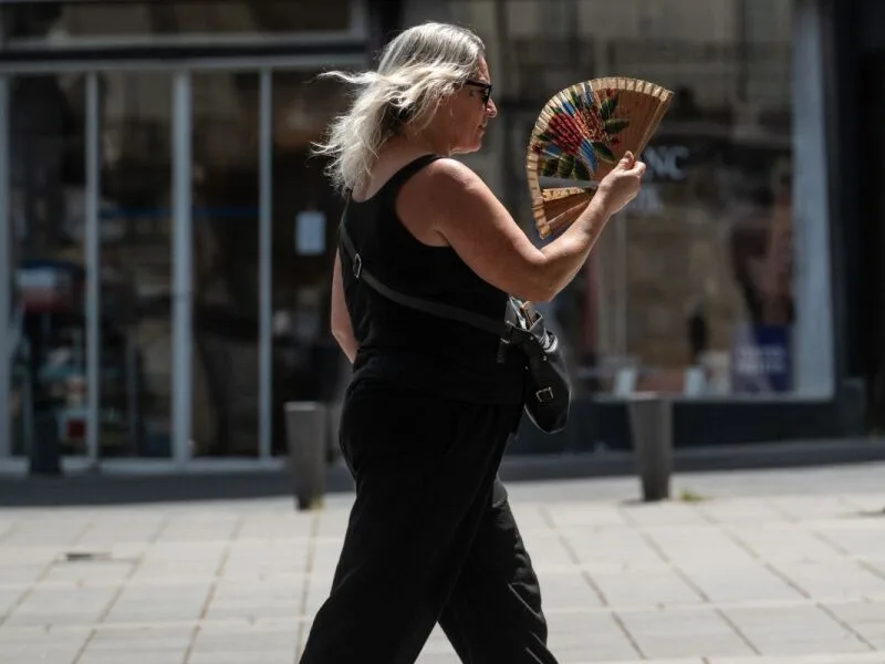 França contabiliza 7.919 mortes extras após ondas de calor no verão de 2026