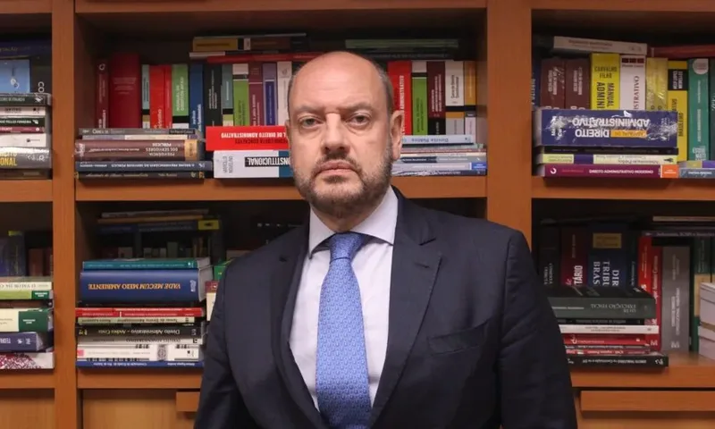 Ricardo Couto rejeita mandato no STF e defende idade mínima de 60 anos