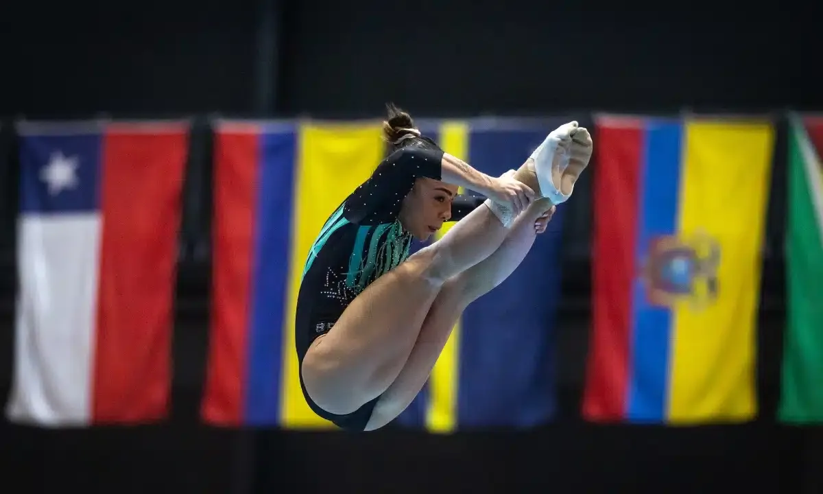 Camilla Lopes conquista três ouros no trampolim em Santa Fé