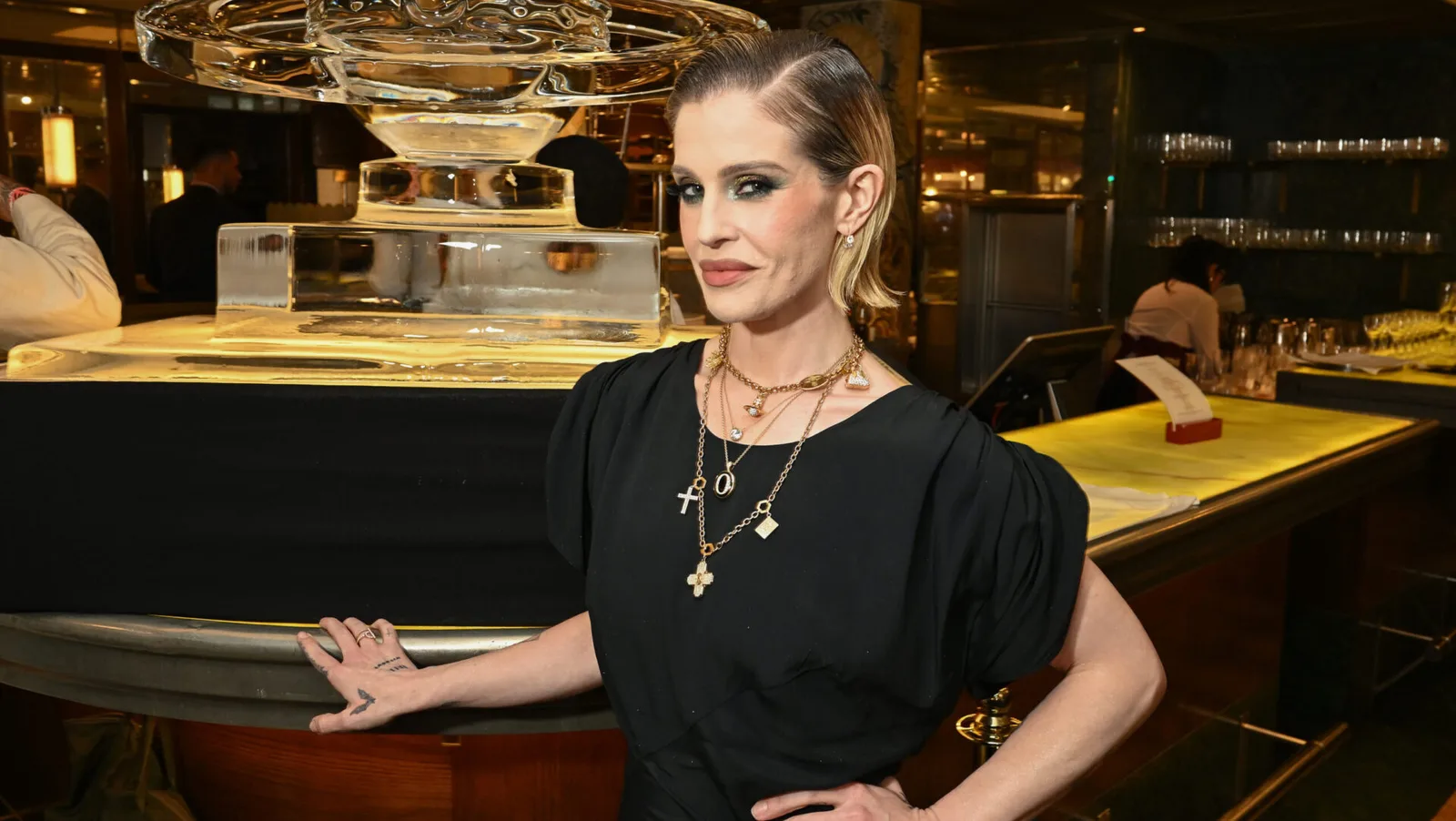 Kelly Osbourne atribui recuperação a pedido no túmulo do pai
