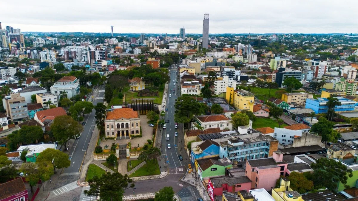 Curitiba discute polo cultural com avenida exclusiva para pedestres aos fins de semana