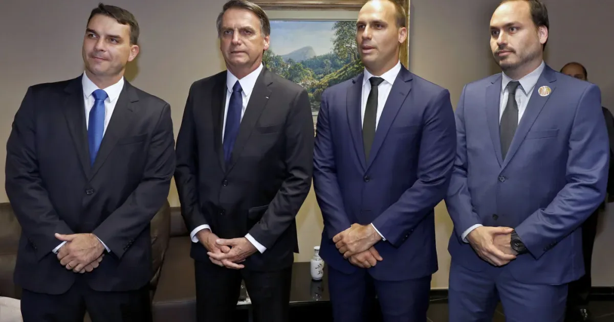 Família Bolsonaro é retratada como clã radical e marcado por disputas internas