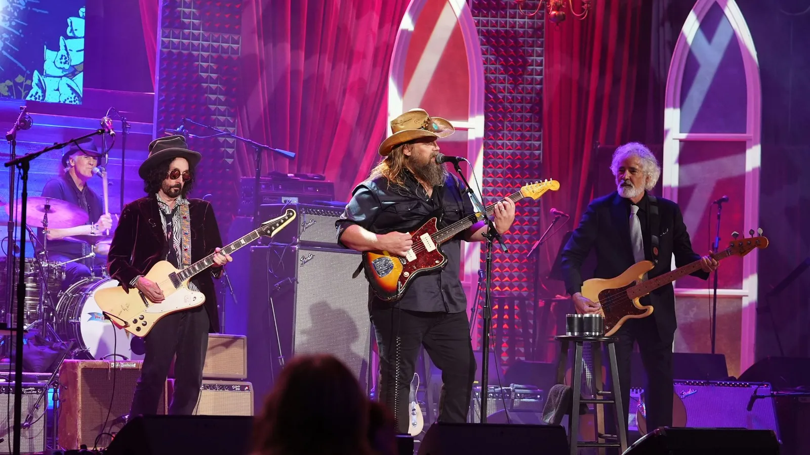 Heartbreakers recebem prêmio após reencontro com Chris Stapleton em Nashville