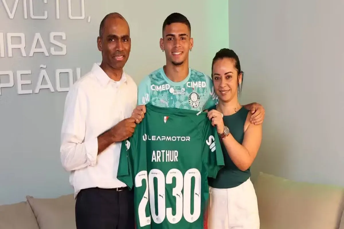 Palmeiras estende contrato de Arthur até dezembro de 2030