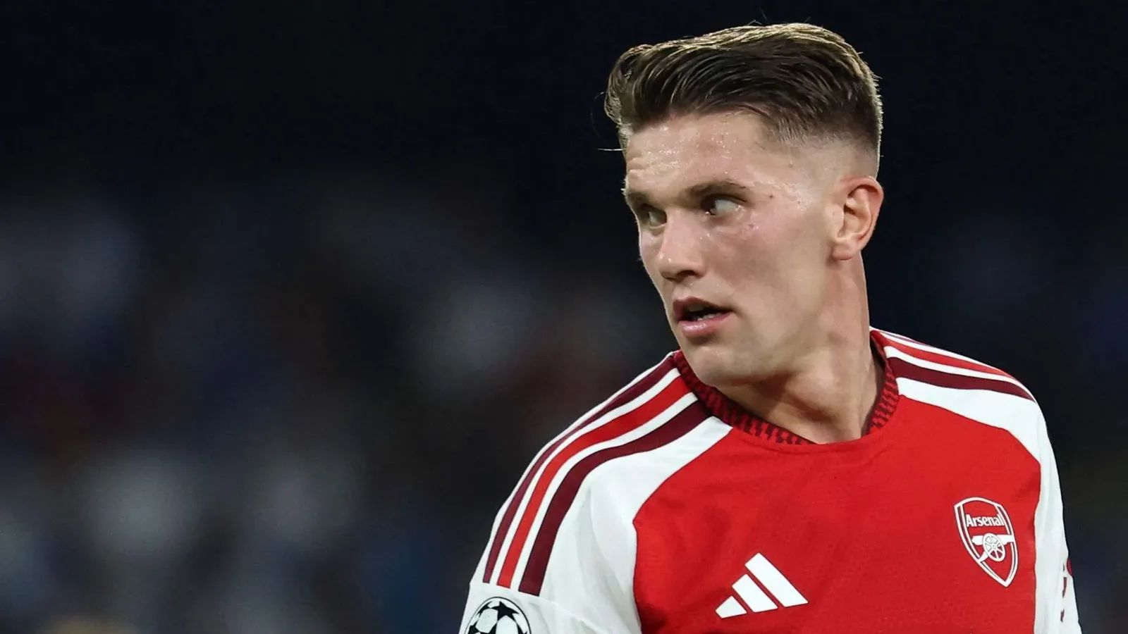 Sheringham cobra Gyökeres por perder a bola no Arsenal