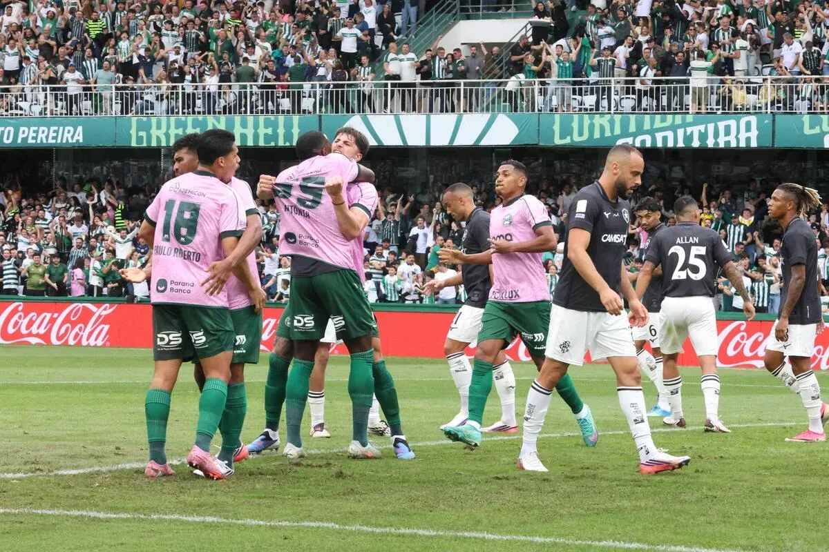 Botafogo busca empate com o Coritiba e termina rodada em 13º