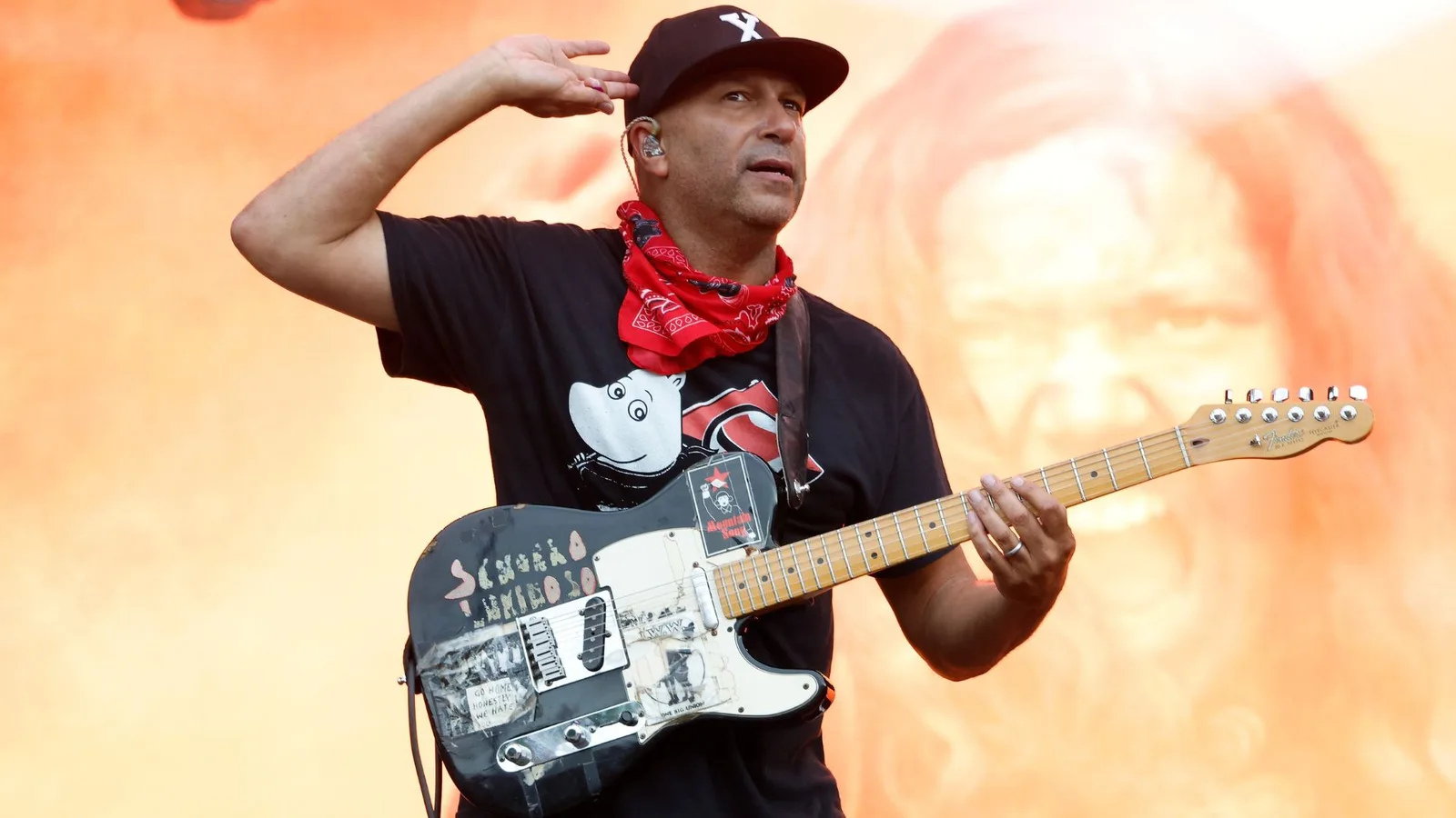 Tom Morello diz que novo álbum reúne sua trajetória e critica autoritarismo