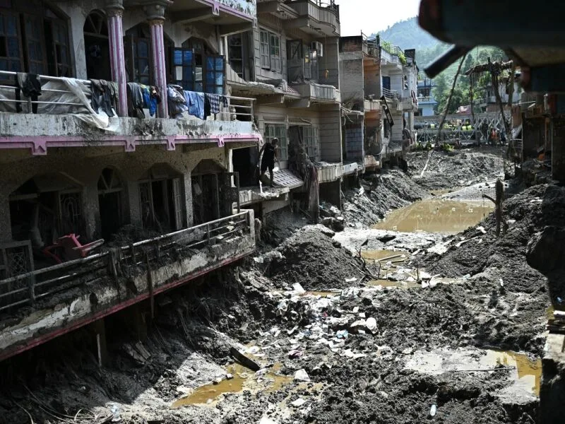 Resgate busca trabalhadores presos em túneis de hidrelétrica no Nepal
