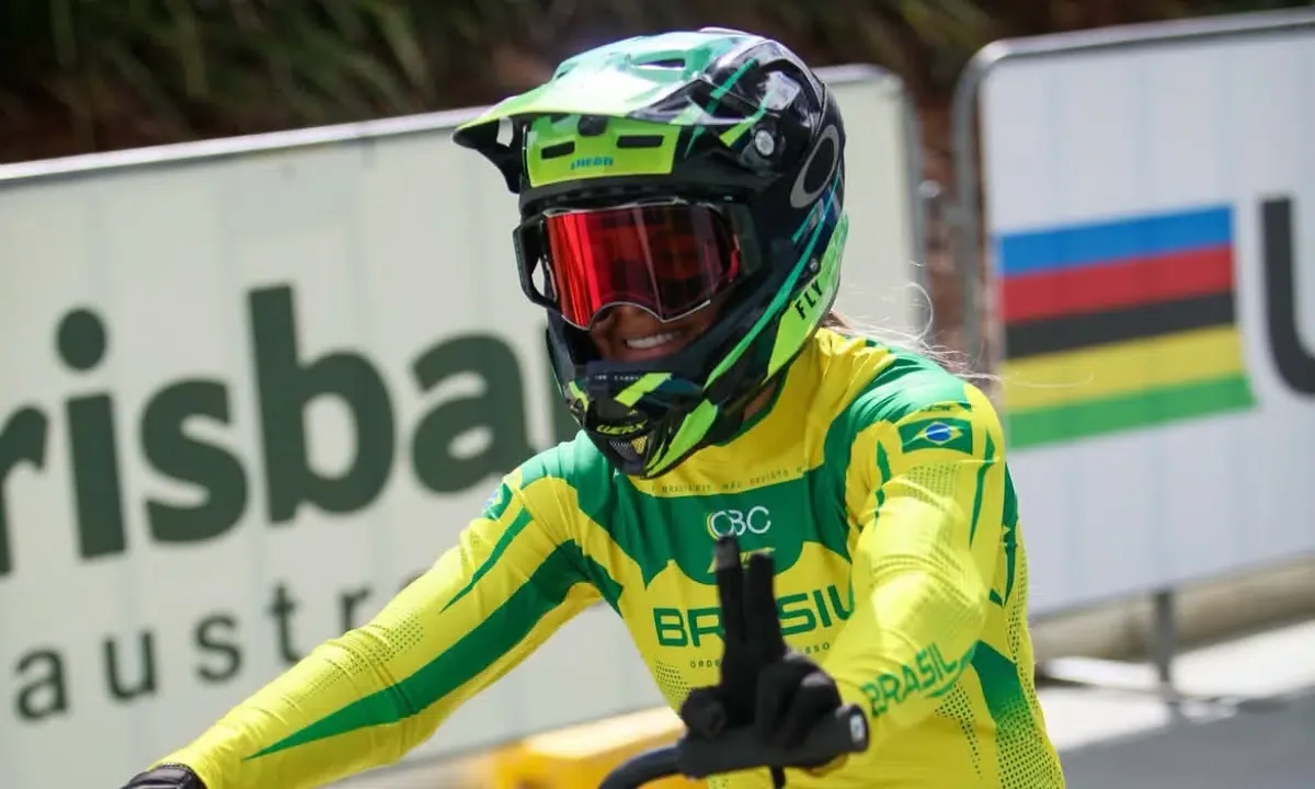 Paola Reis reage após queda e leva bronze no BMX em Santa Fé