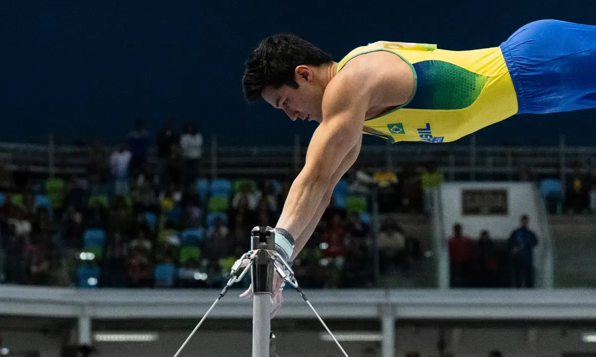 Arthur Nory vence barra fixa e Brasil conquista três medalhas na Hungria