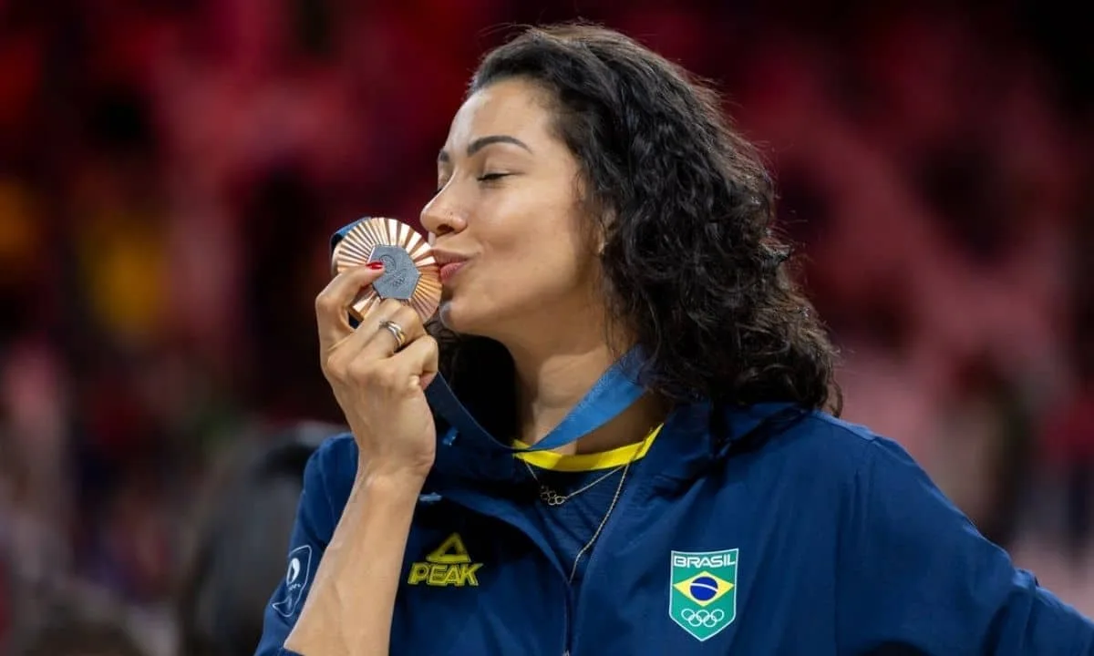 Carolana revela tratamento contra câncer de colo do útero