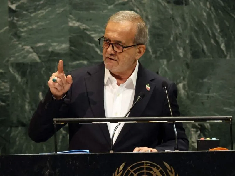 Pezeshkian alerta para efeitos além do Irã após bloqueio de Ormuz