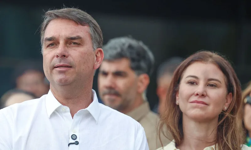 Flávio Bolsonaro nega clima de vitória antes do segundo turno