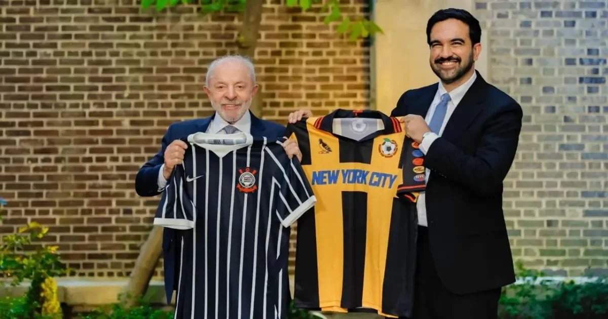 Lula dá camisa do Corinthians a prefeito de Nova York e discute escala 6×1