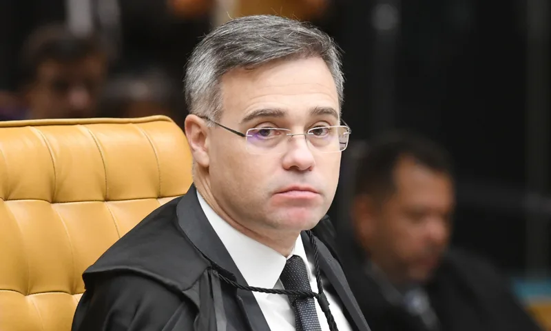 Mendonça abre sigilo de 18 processos ligados ao Banco Master