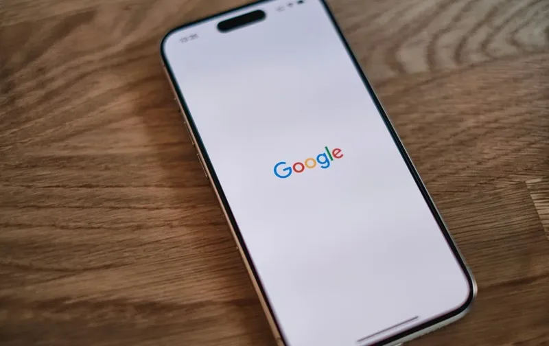 Governo pede ao Google remoção de 97 perfis com médicos falsos de IA