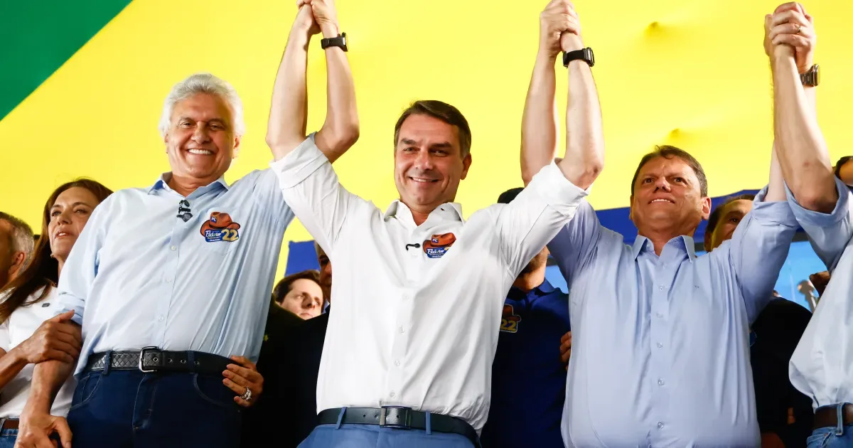Flávio Bolsonaro amplia apoios para o segundo turno presidencial