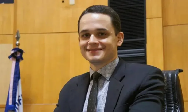 Lorenzo Pazolini deixa Prefeitura de Vitória e disputa governo do Espírito Santo