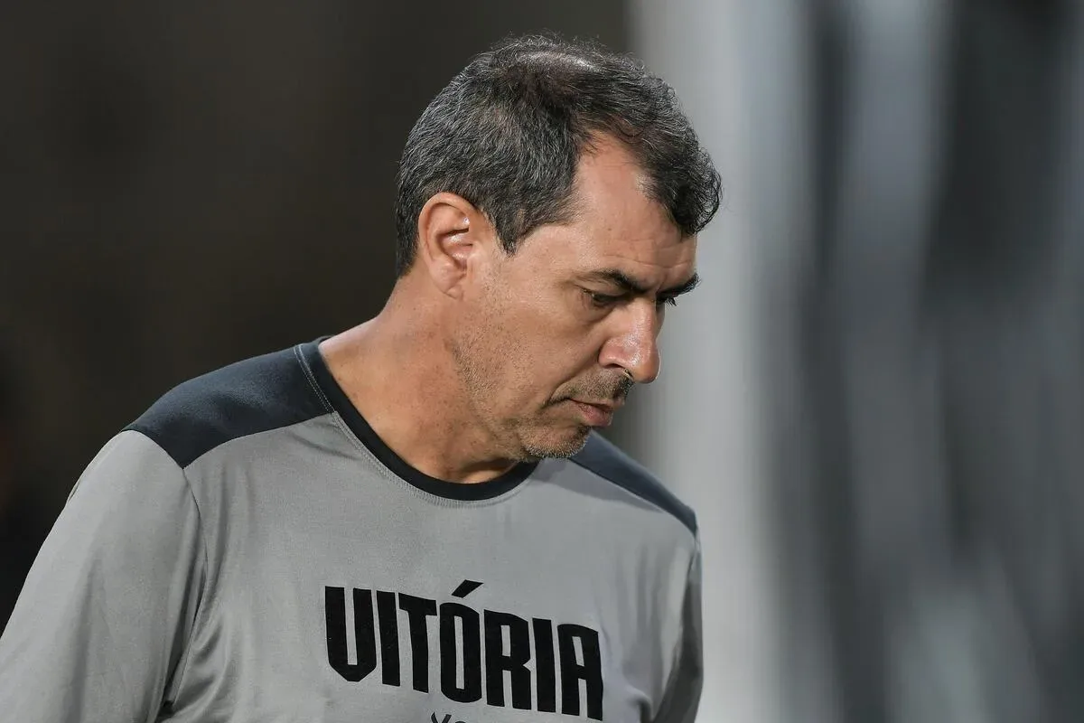 Corinthians consulta cinco técnicos após saída de Fernando Diniz