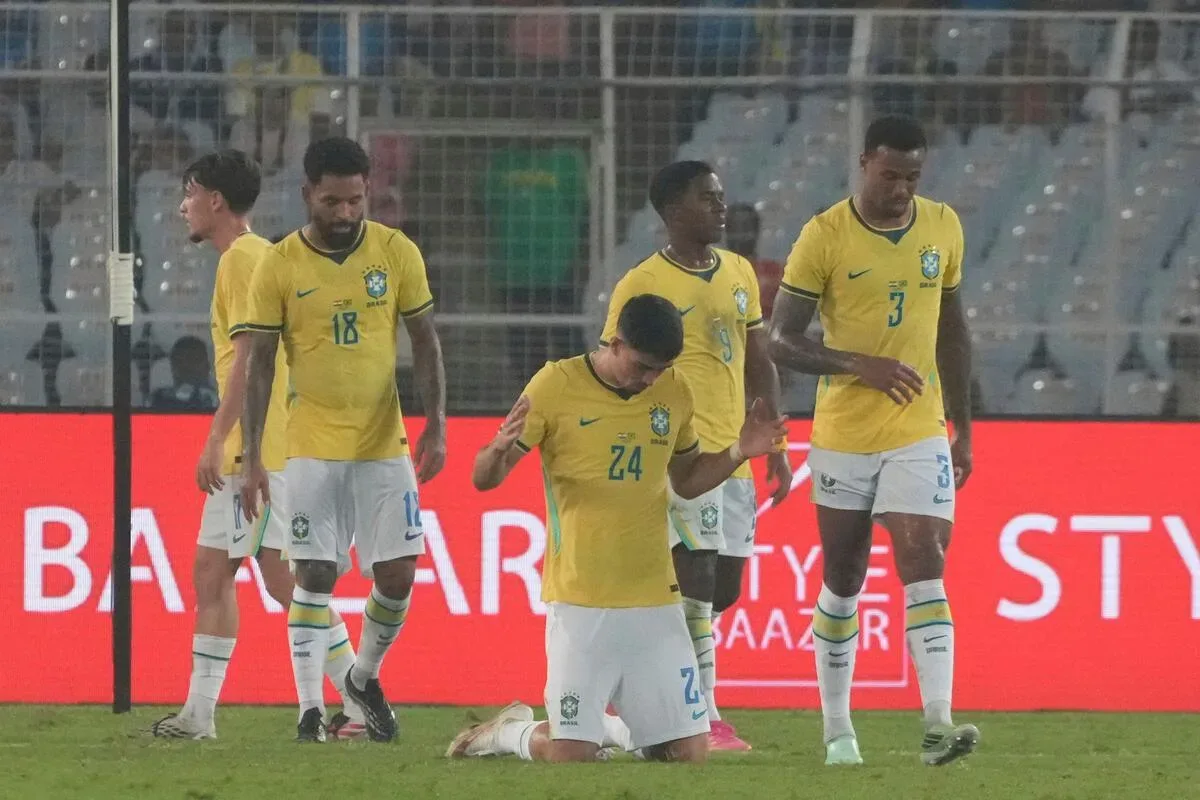 Brasil vence a Índia por 4 a 0, mas jornais questionam evolução da Seleção