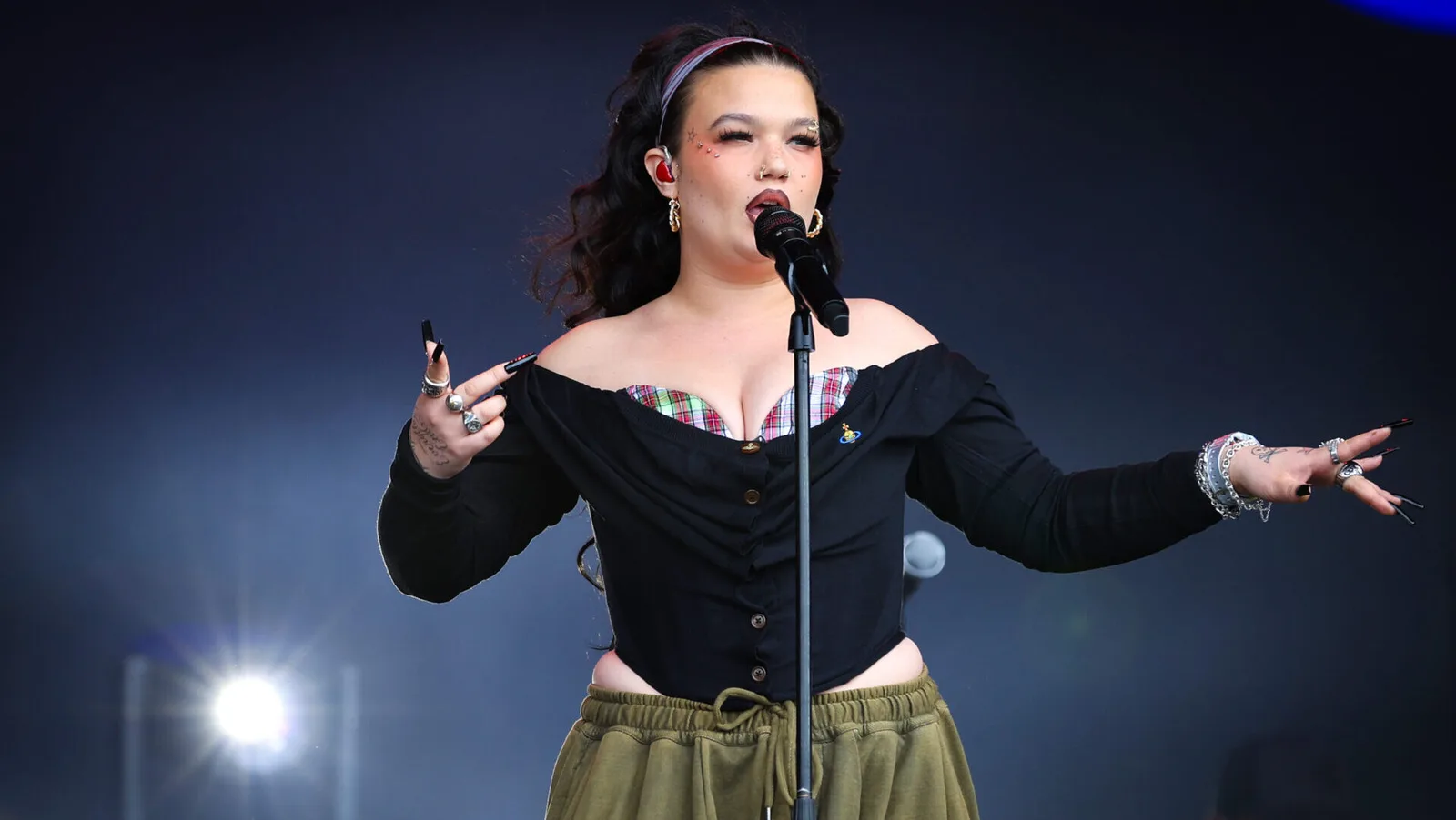 Lola Young deve levar hits e músicas novas ao Rock in Rio 2026