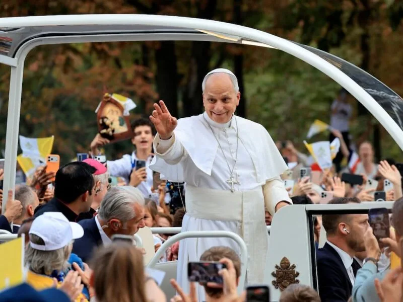 Leão XIV destaca busca por sentido em missa antes de viagem a Lourdes