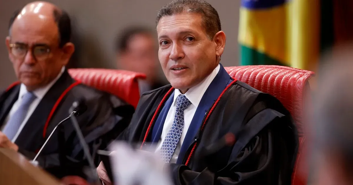 TSE determina reativação de canal de Janones no WhatsApp