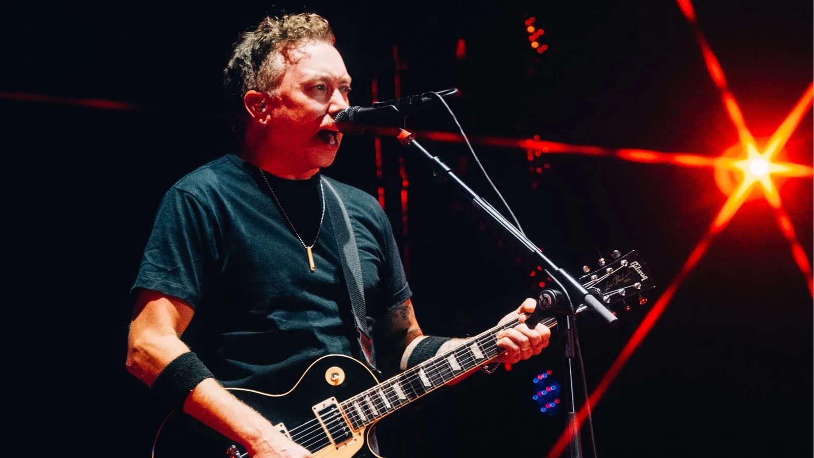 Rise Against faz show no Rock in Rio com instrumentos emprestados
