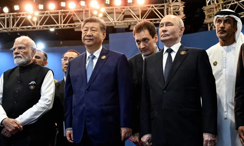 Cúpula do BRICS começa em Nova Délhi sob tensão entre China e EUA