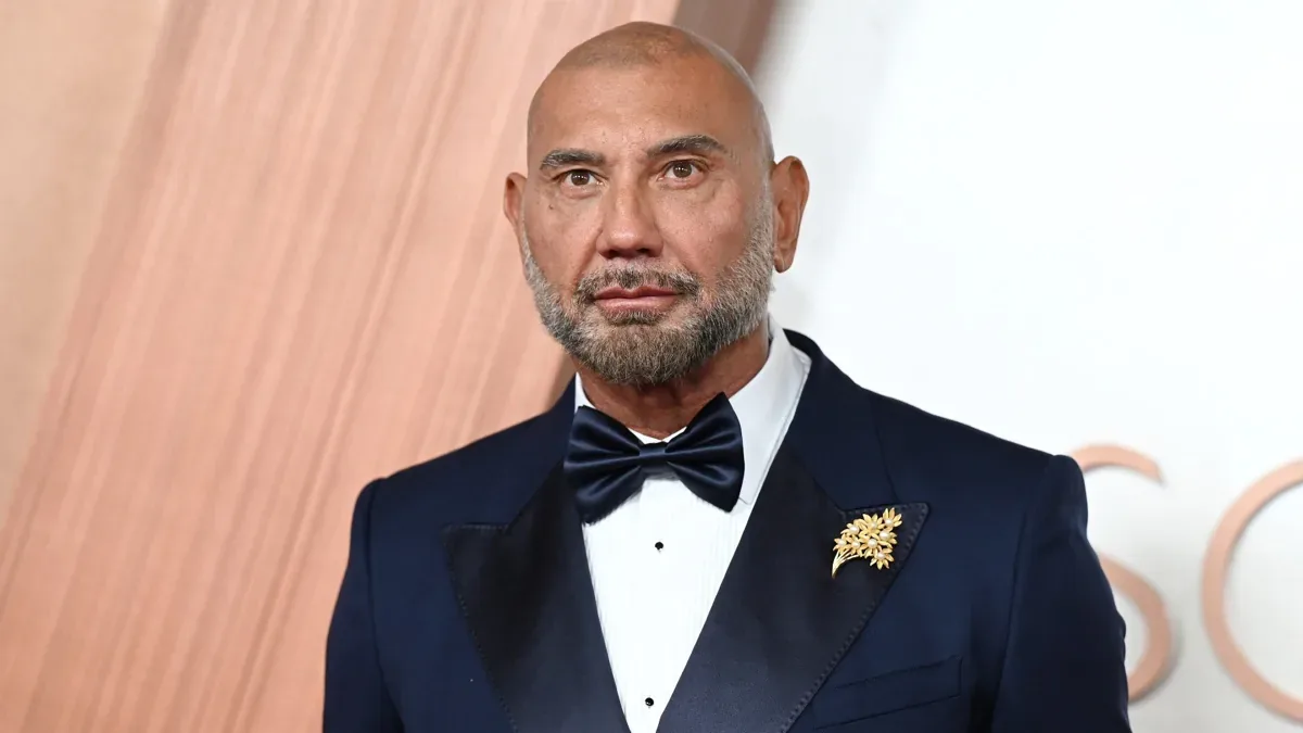 Dave Bautista mostra preparação física para viver Kratos em God of War
