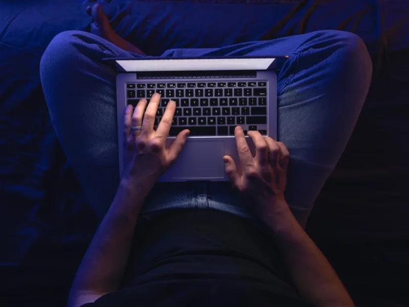 Operação em Nova York tira do ar 12 páginas de pornografia gerada por IA