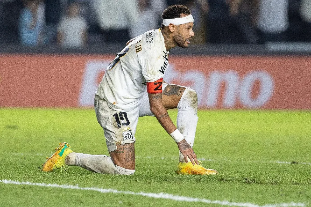 Santos confirma lesão muscular e prepara retorno cauteloso de Neymar