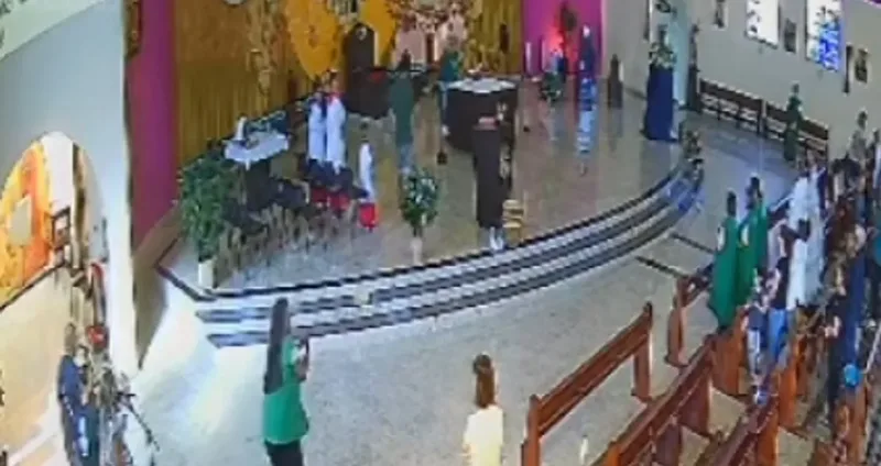 Bispo é agredido durante missa em catedral de Caraguatatuba