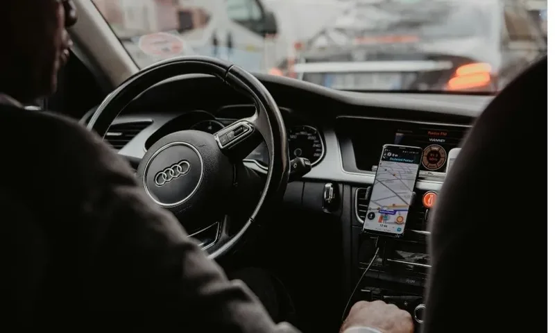 Carros de aplicativos não poderão exibir propaganda eleitoral em 2026