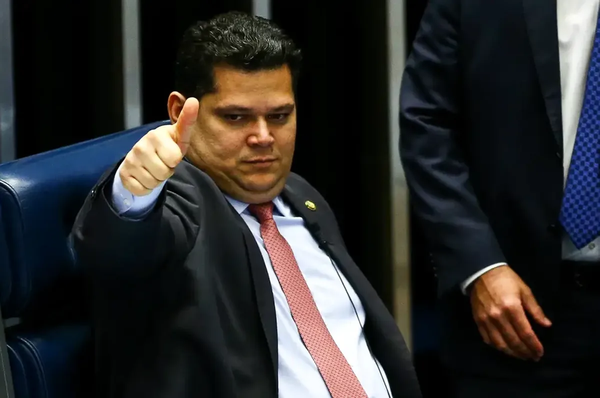 PEC que acaba com escala 6×1 deve ser votada antes do segundo turno