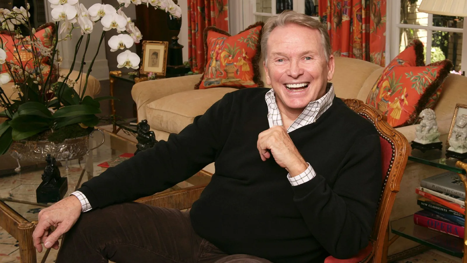 Bob Mackie deixa legado de brilho e ousadia no figurino da cultura pop