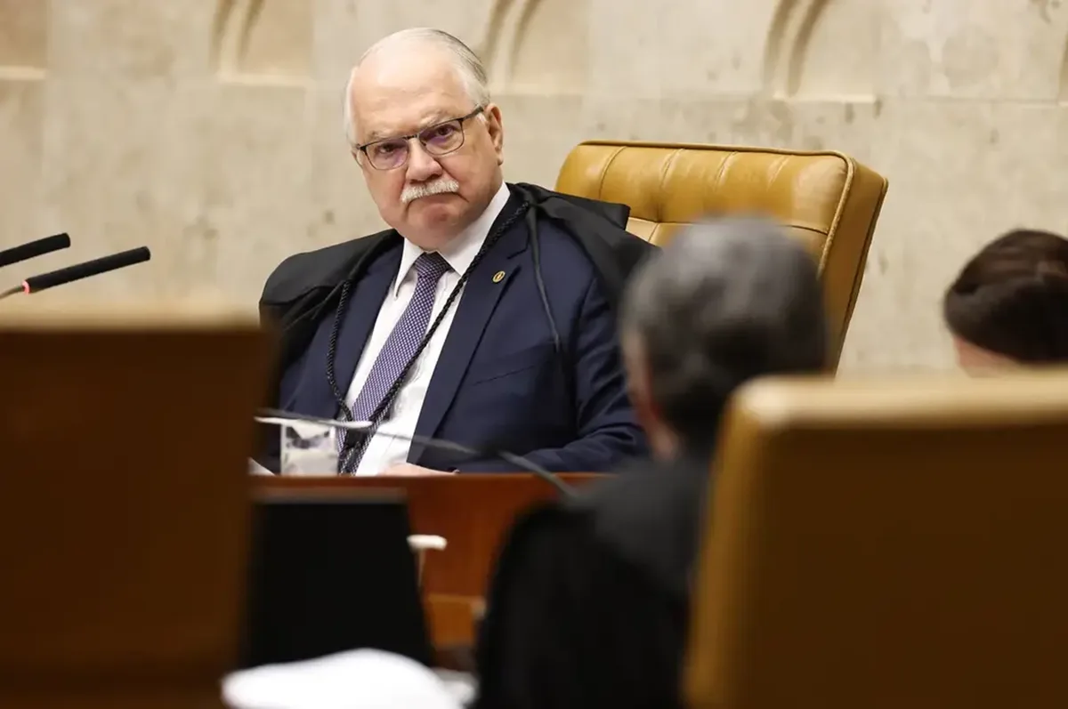 Fachin suspende análise de alegações contra André Mendonça no STF