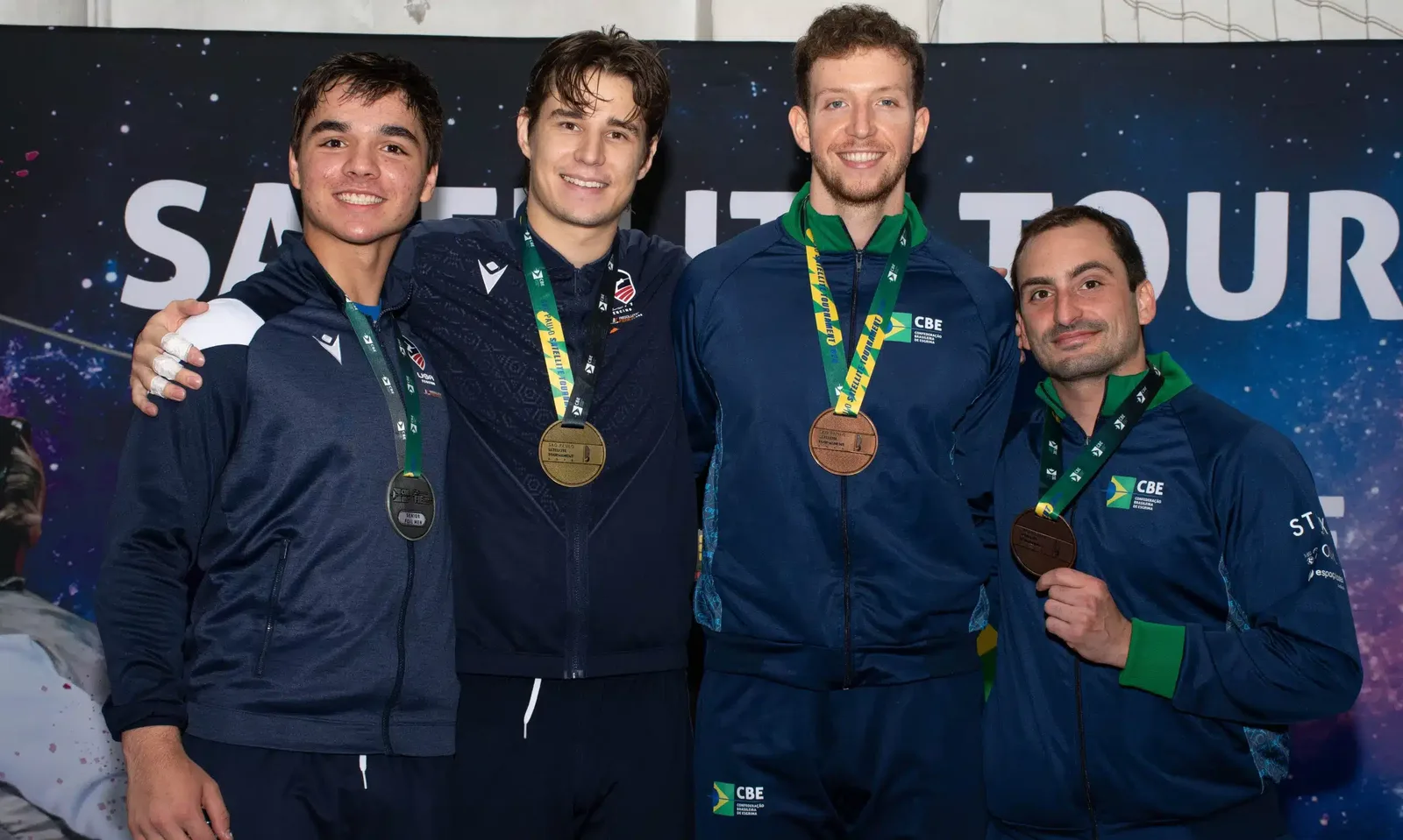 Brasileiros avançam invictos e garantem dois bronzes na esgrima em São Paulo
