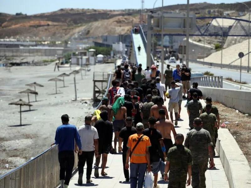 Rabat rejeita pressão política após chegada de migrantes a Ceuta