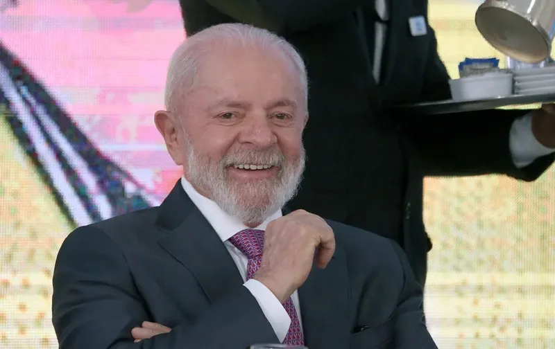 Pesquisa mostra Lula à frente de Flávio entre mulheres e católicos