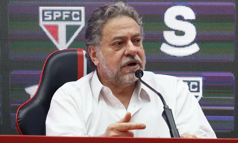 Conselho do São Paulo aprova expulsão de Júlio Casares por 224 votos a 2