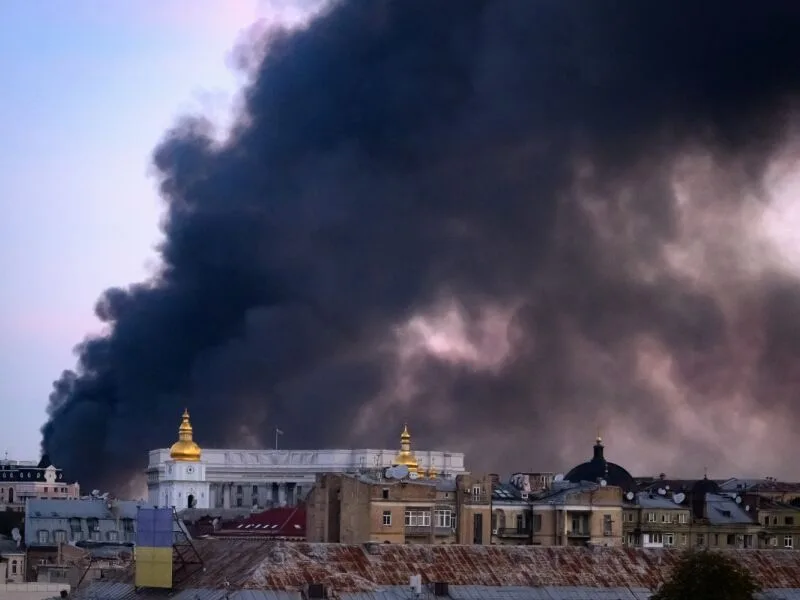 Ataque russo contra Kiev deixa dois mortos e sete feridos