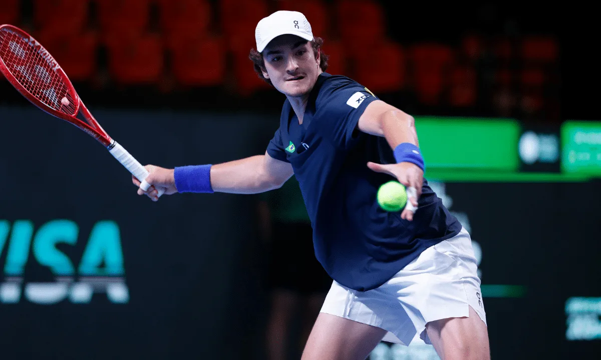 João Fonseca vira sobre Stricker e Brasil sai na frente na Copa Davis