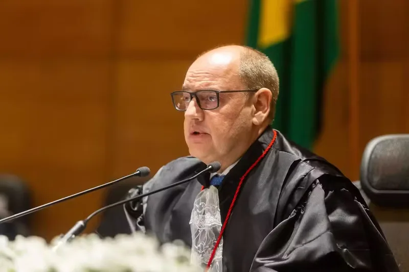 Lula considera Ricardo Couto para vaga no STF no lugar de Jorge Messias